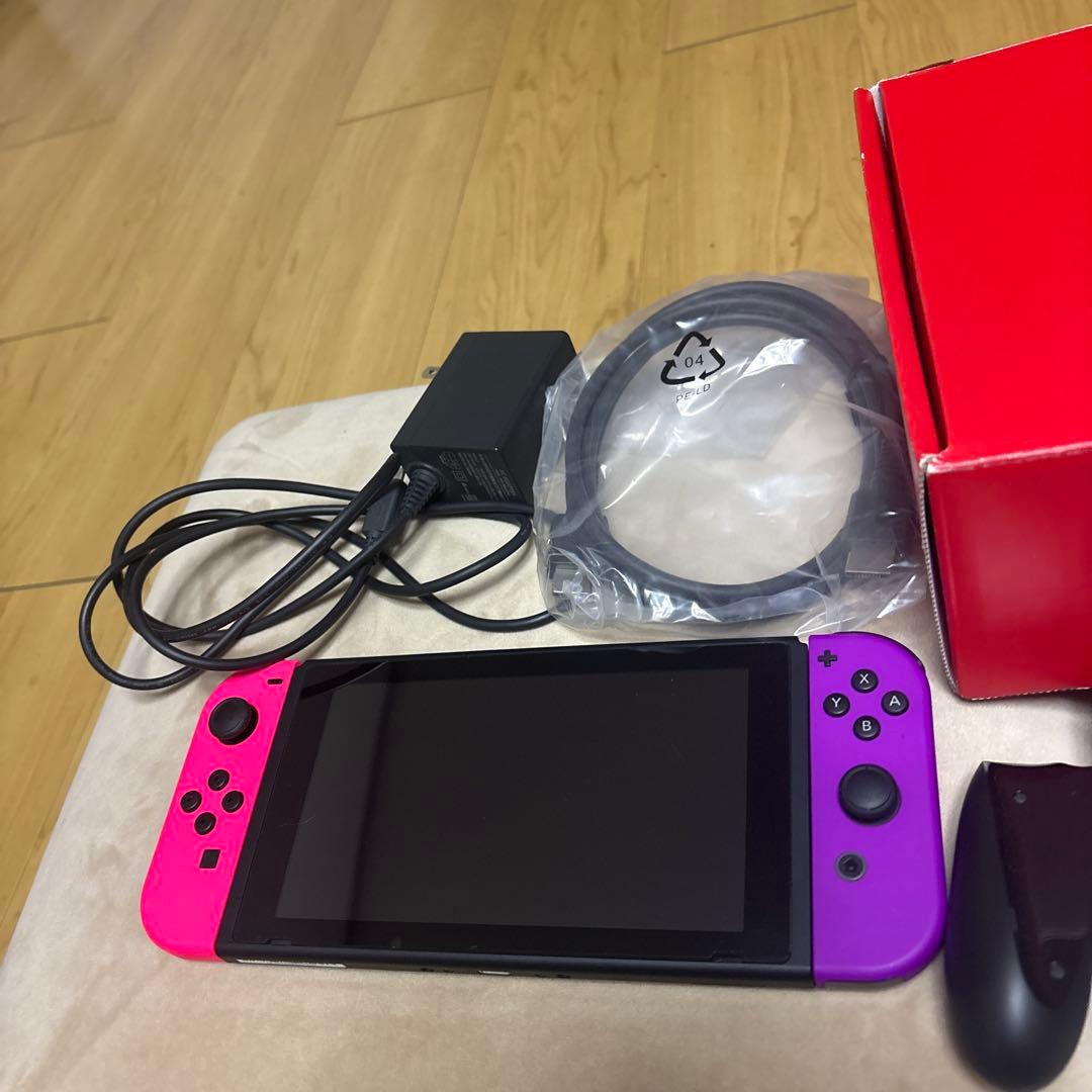 小*英様 Nintendo Switch 本体 ピンク/紫 ジョイコン付き