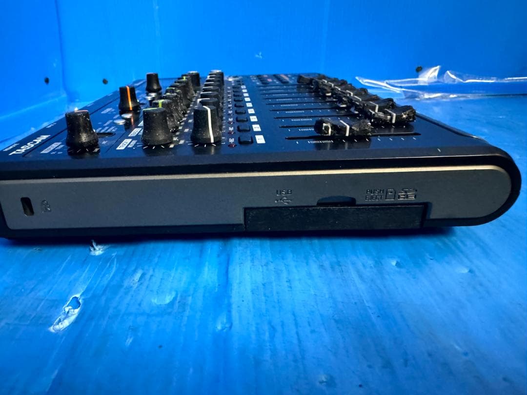 TASCAM 8トラック・デジタルマルチトラックレコーダー MTR DP-03