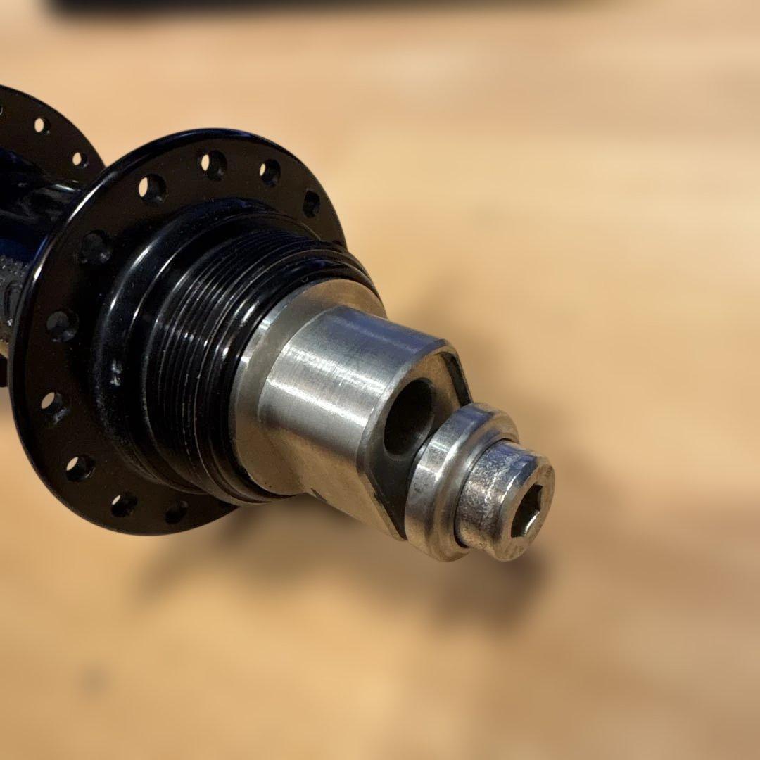 WHITE INDUSTRIES eno eccentric hub ボルト欠品