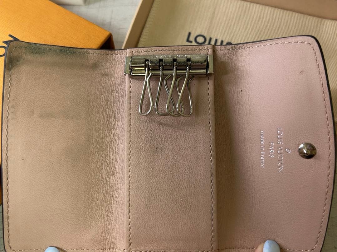 【汚れ有】LOUIS VUITTON ピンク マヒナ モノグラムキーケース