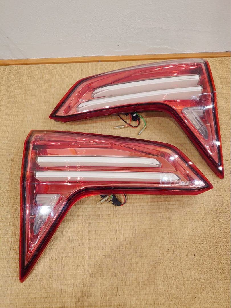 ホンダ　ヴェゼルRU系テールランプ