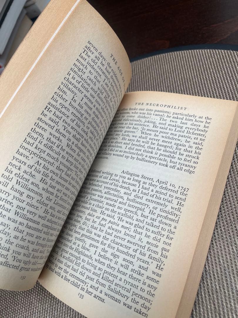 希少　The Age of Scandal T.H. White