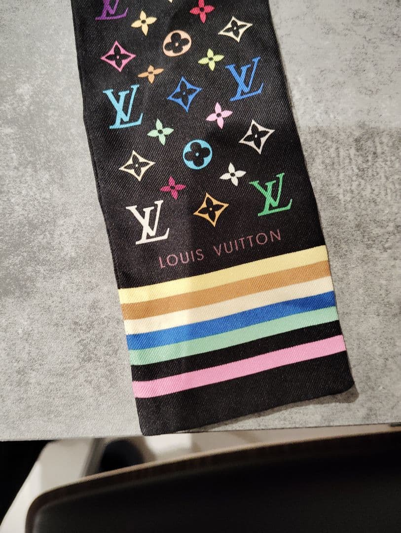 LOUIS VUITTON マルチカラースカーフ