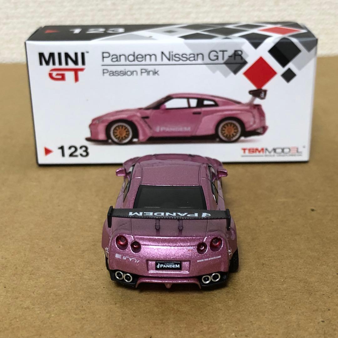 MINI GT ミニGT　パンデム 日産 GT-R R35　パッション ピンク