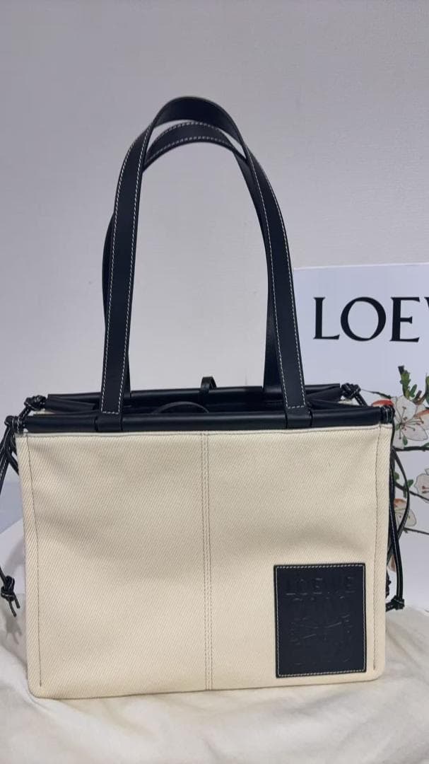 L○EW∈ アイボリー ブラック トートバッグ