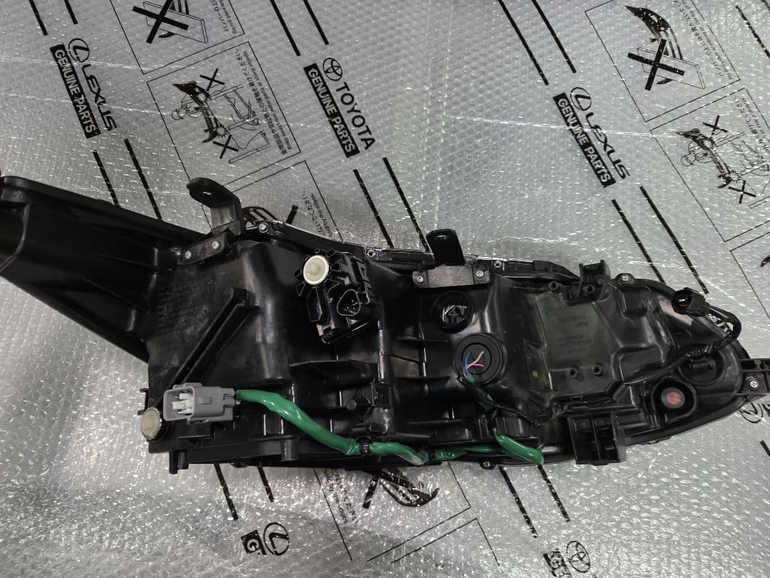トヨタ　カローラフィールダー　NKE165 左LED ヘッドライト