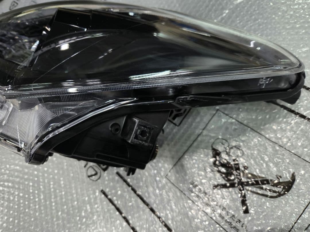 トヨタ　カローラフィールダー　NKE165 左LED ヘッドライト