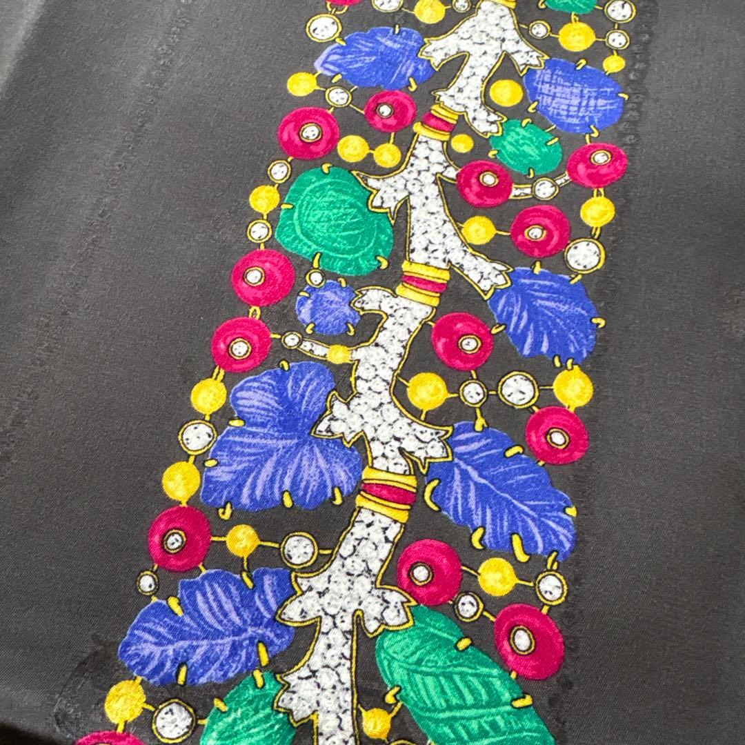 イタリア製　must de Cartier シルク　スカーフ　カルティエ　花柄