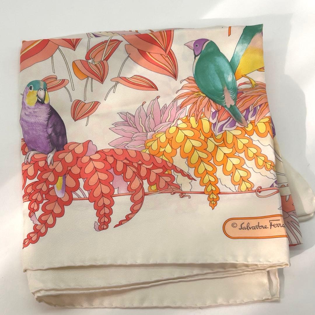 a*n様 114 FERRAGAMO シルクスカーフ　花柄　84×84cm 美品