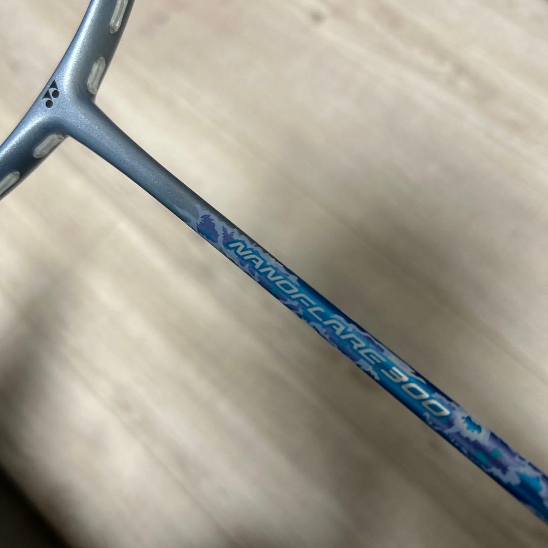 ナノフレア 300 バドミントンラケット