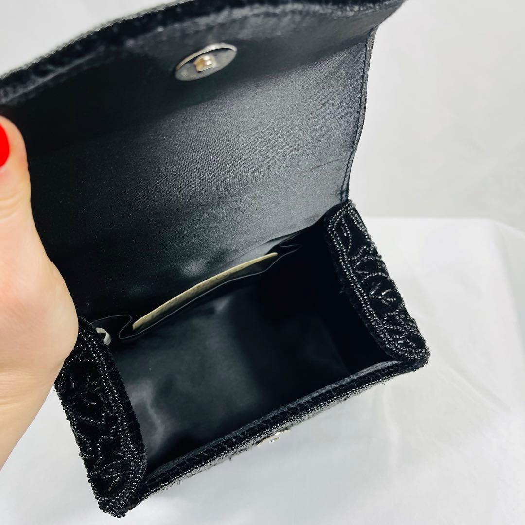 ビーズ刺繍 黒 パーティーバッグ　ドレスアップ