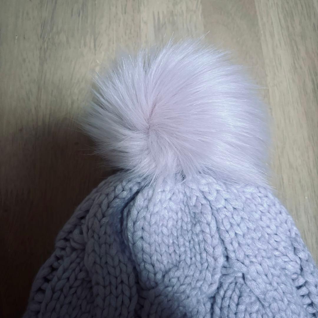 UGG（アグ）ケーブル編みニット帽 ファー付きポンポン