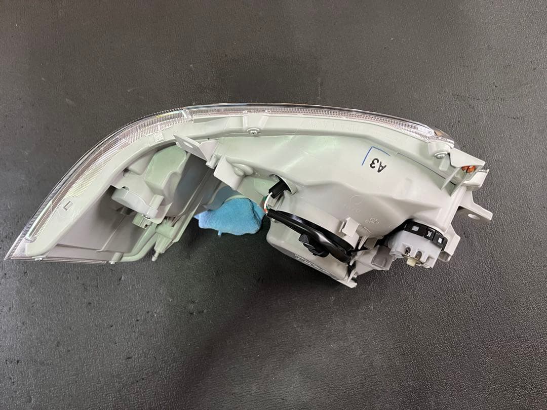 新車外し 200系ハイエース ダークプライム2 LEDヘッドライト左右セット