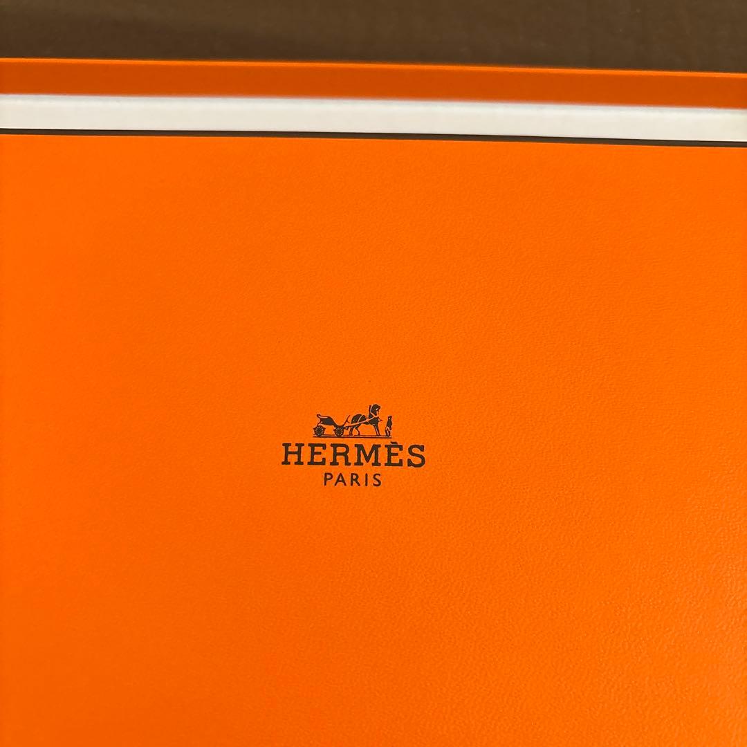 Hermès エルメス　カレ　 シルクスカーフ　箱付き　未使用保管