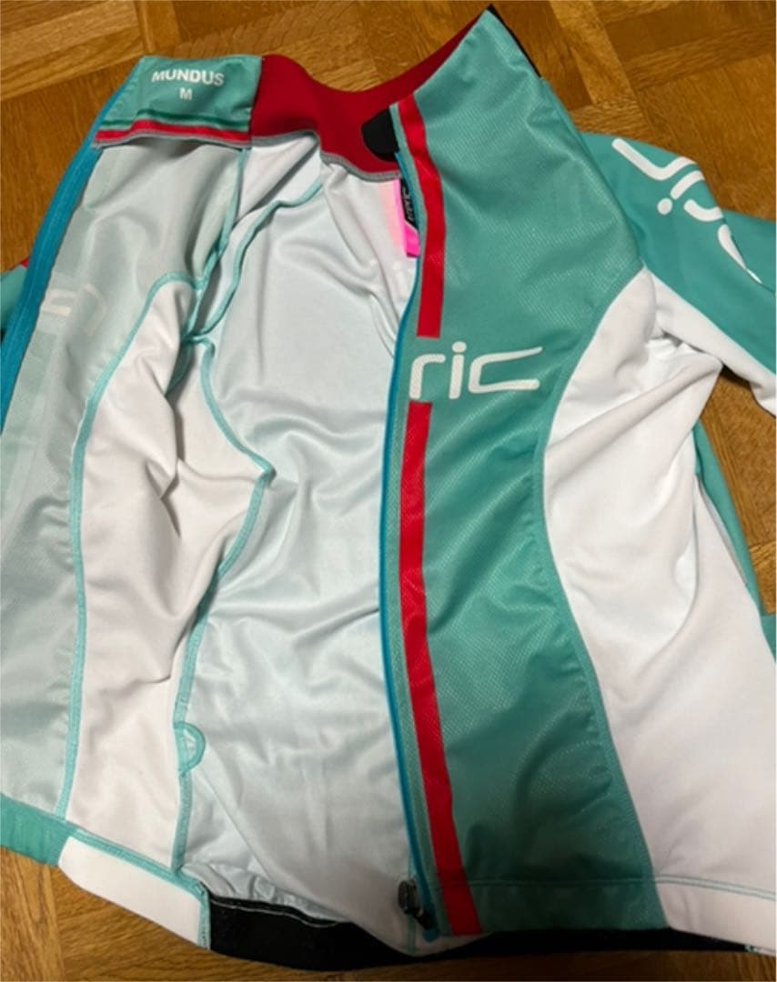 レリックreric新品ウエアMサイズ／オールシーズン/ラファ