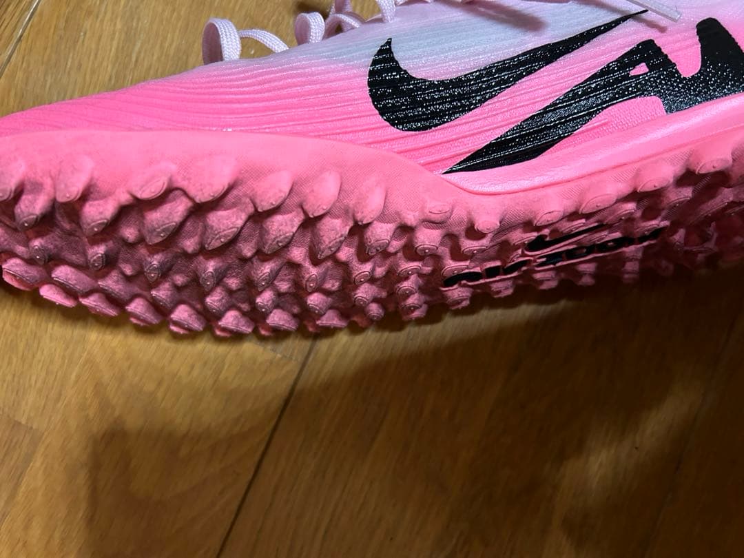 Nike Mercurial ピンク サッカーシューズ