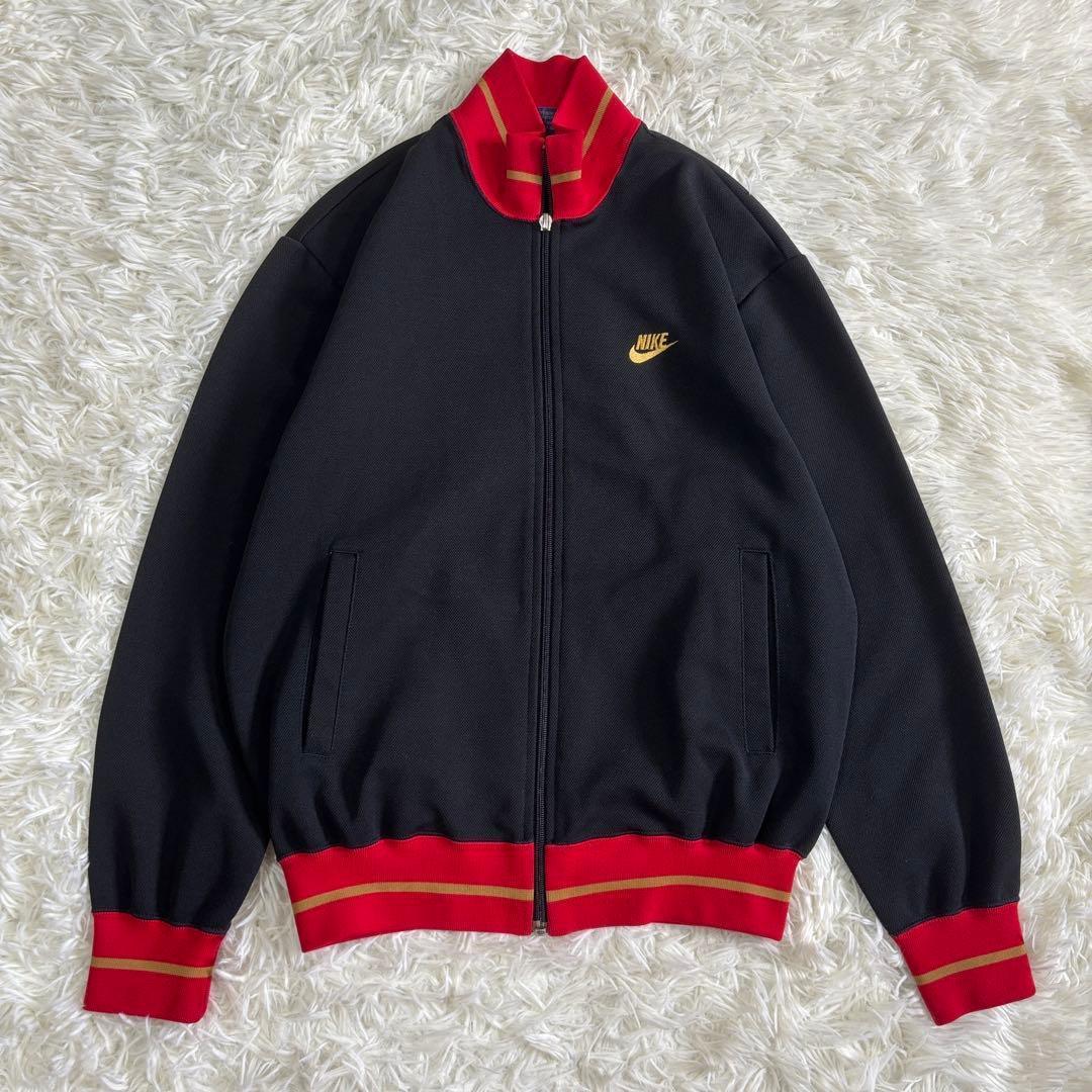 ナイキ ジャケット ブラック 長袖 ジップアップ ゴールドロゴ付き B128