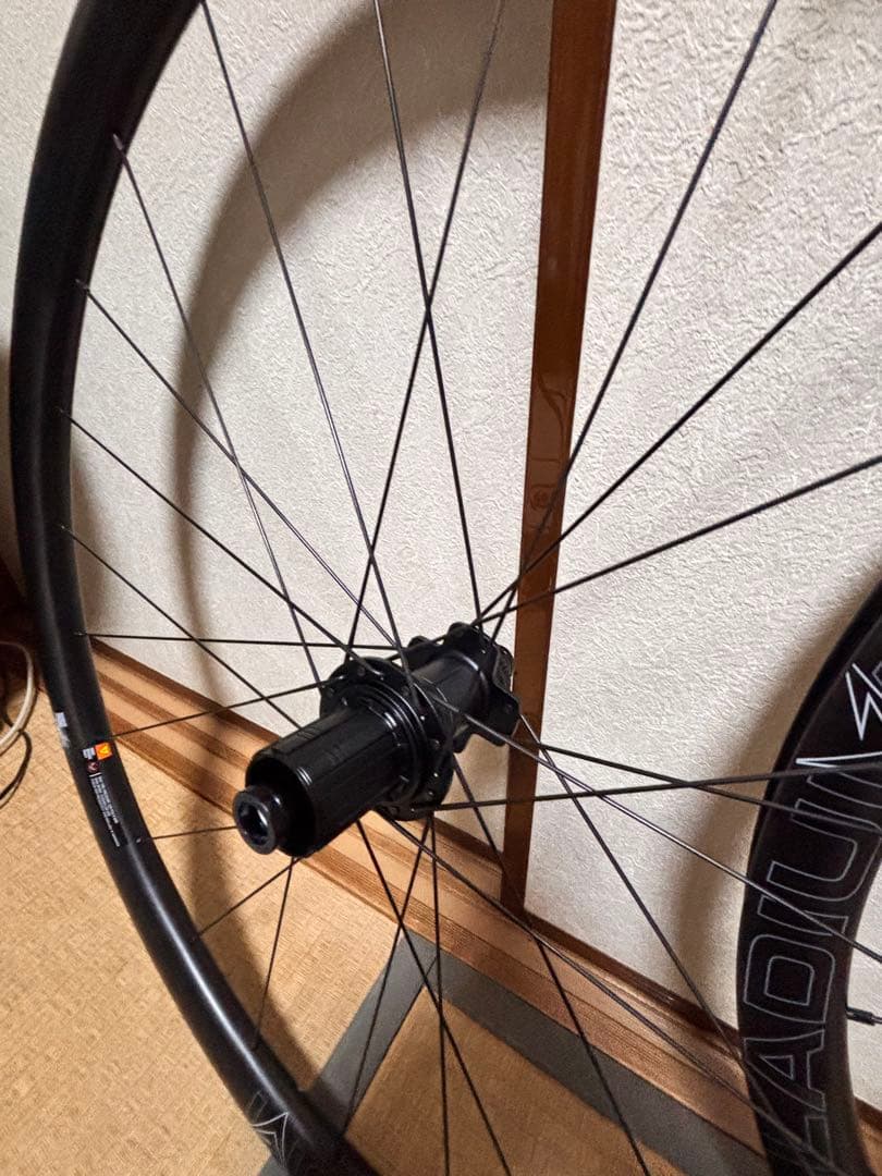 VELOMANN PALLADIUM CL DISC TUBELESS ホイール
