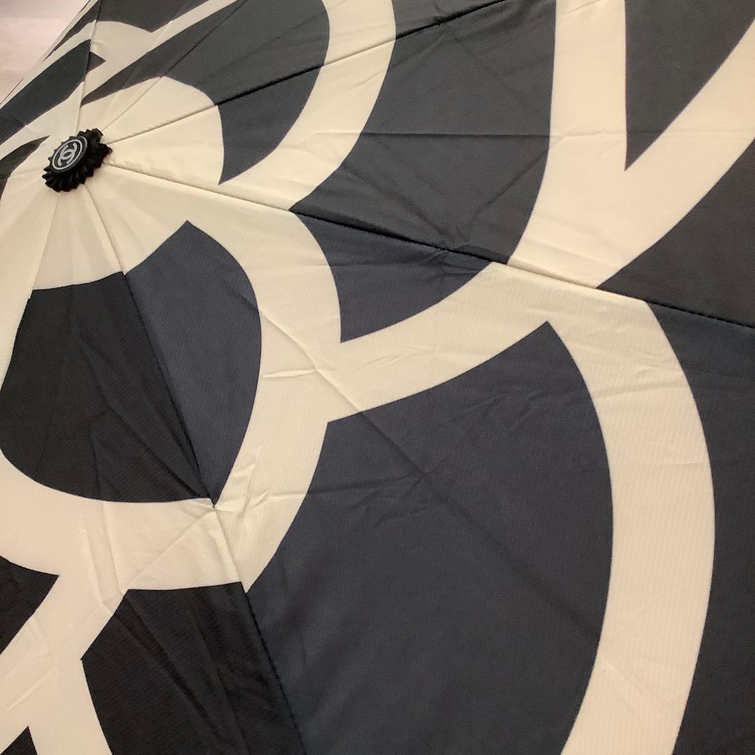 CHANEL 折りたたみ傘　ノベルティ　カメリア柄　ワンタッチ開閉