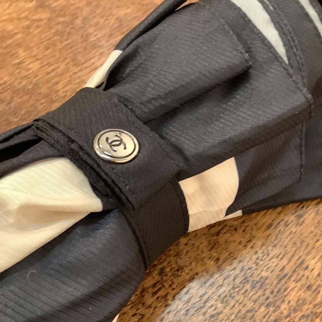 CHANEL 折りたたみ傘　ノベルティ　カメリア柄　ワンタッチ開閉