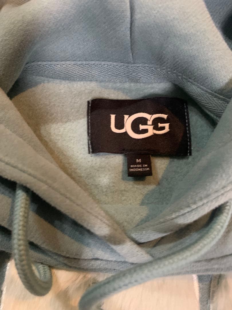 UGG レイファジーロゴフーディRey Fuzzy Logoパーカー