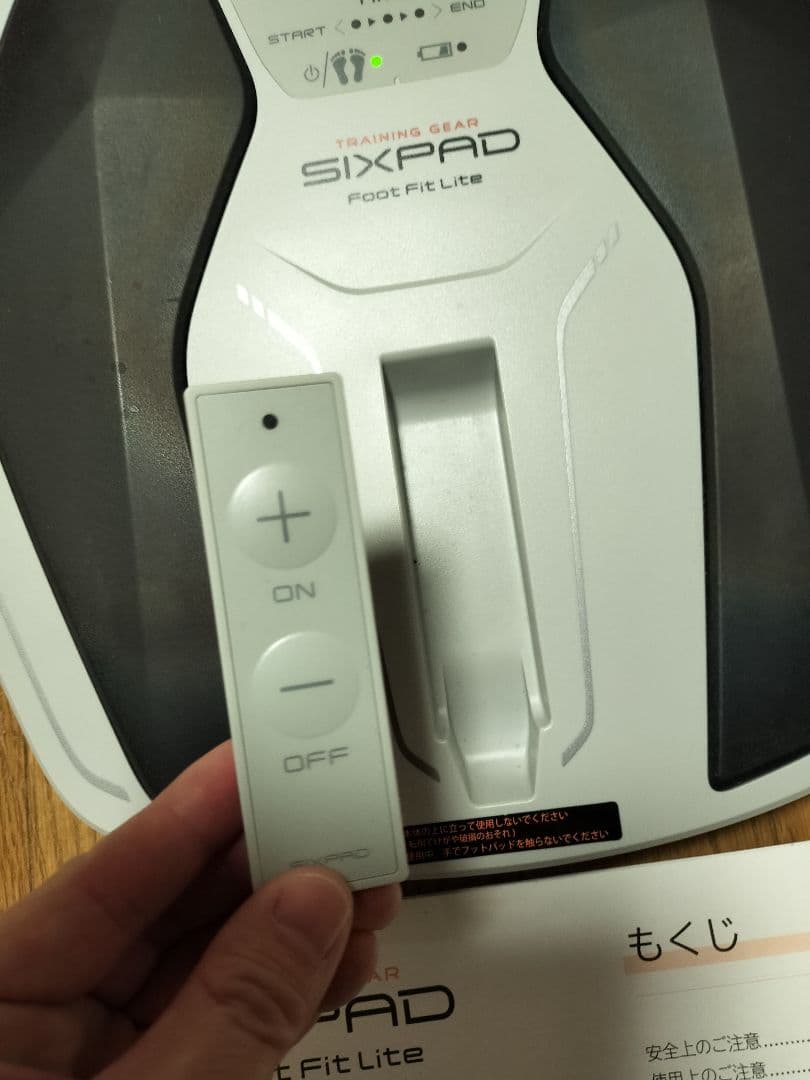 即購入OK　美品　SIXPAD　 フットフィットライト　SE-AH14A