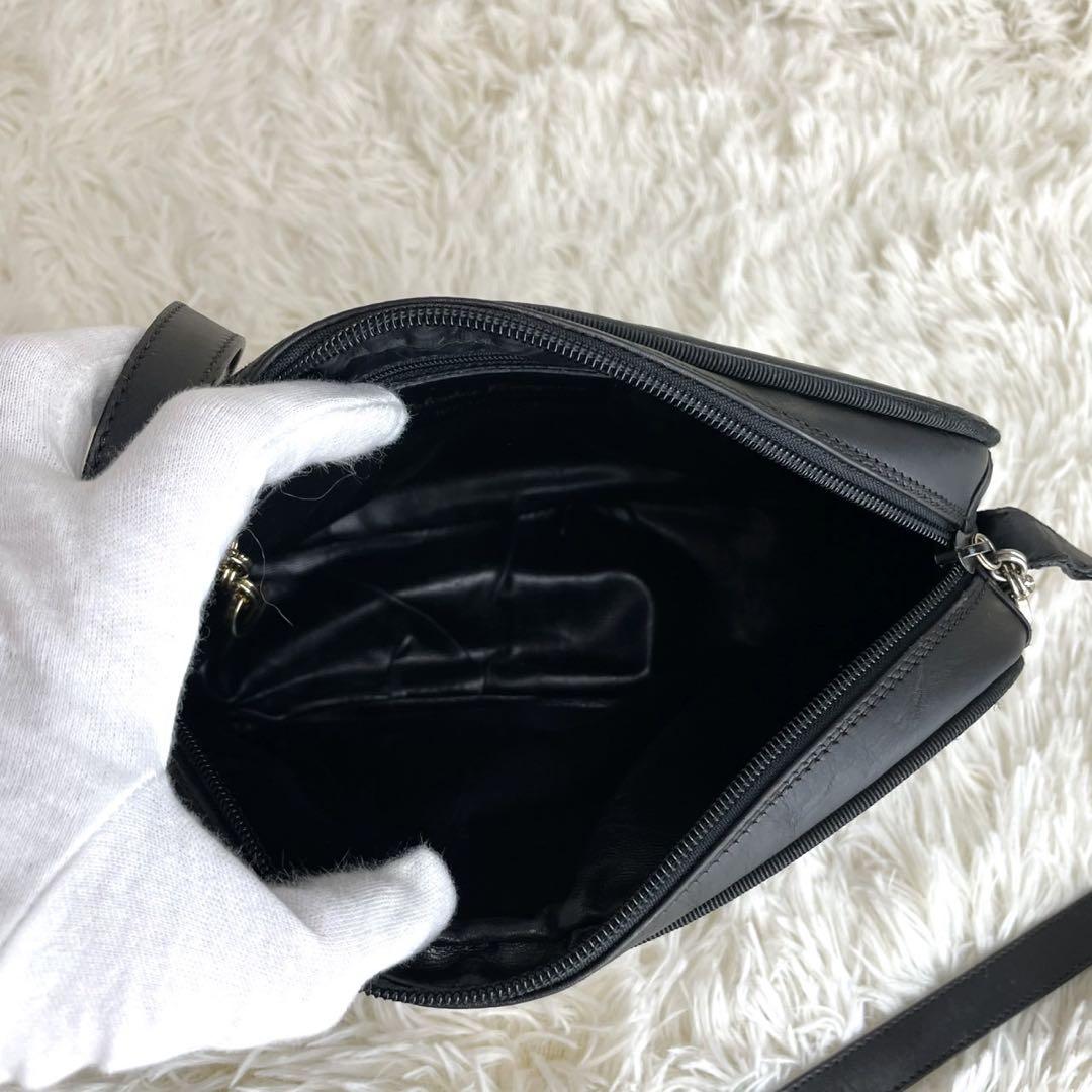 綺麗✨ フェラガモ ショルダーバッグ ヴァラ レザー ブラック 人気モデル希少