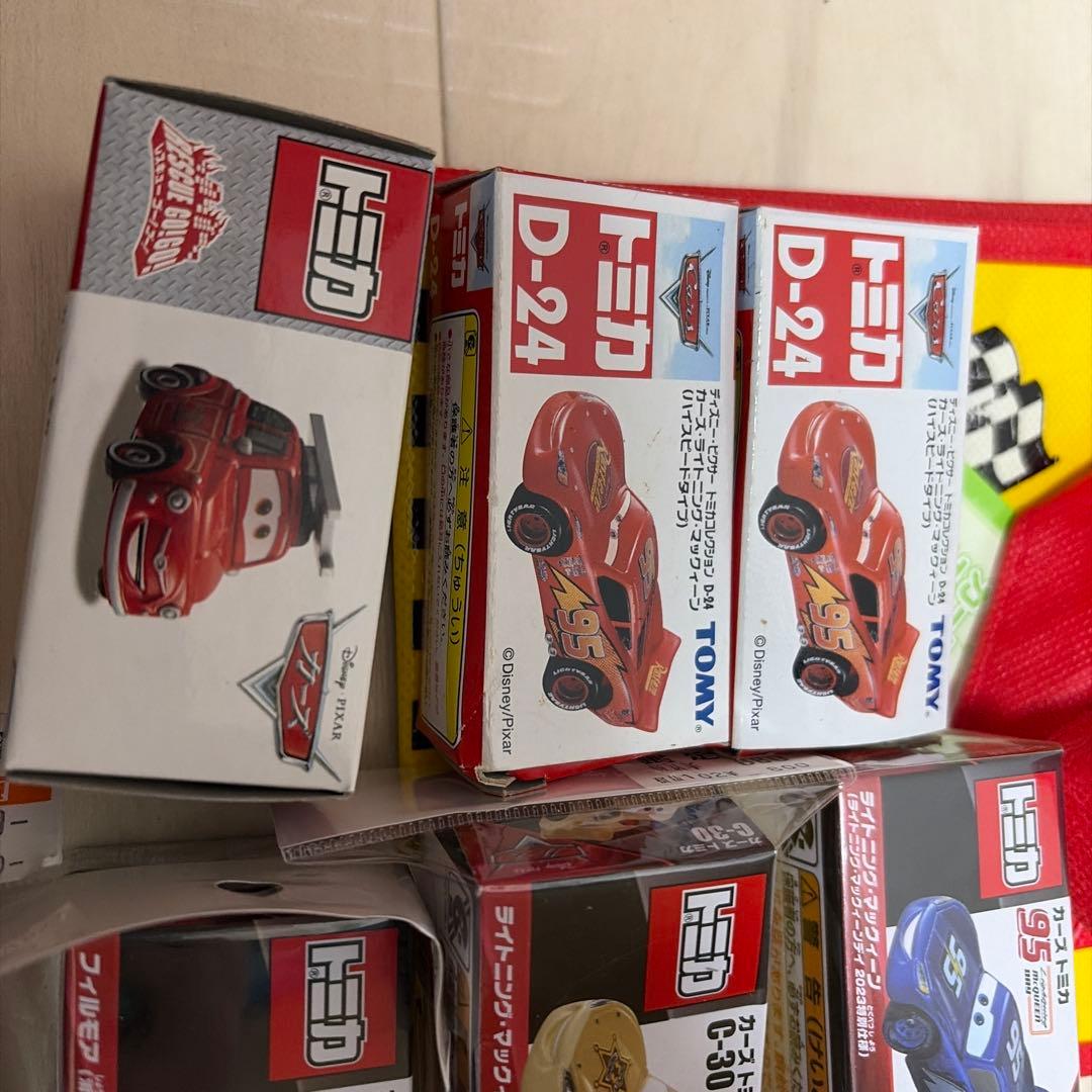 トミカ カーズ ミニカーセット 11台収納バッグ付き