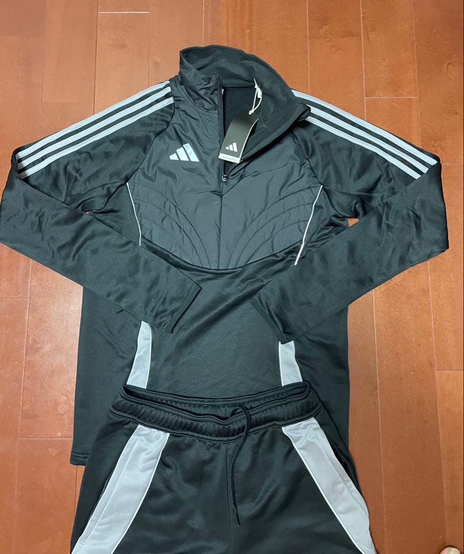 adidas トレーニングウェア上新品 下ほぼ未使用