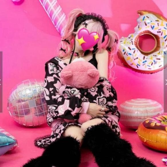 ACDCRAGグル～ミ～x Sophie Powers Cake ZIPパーカー