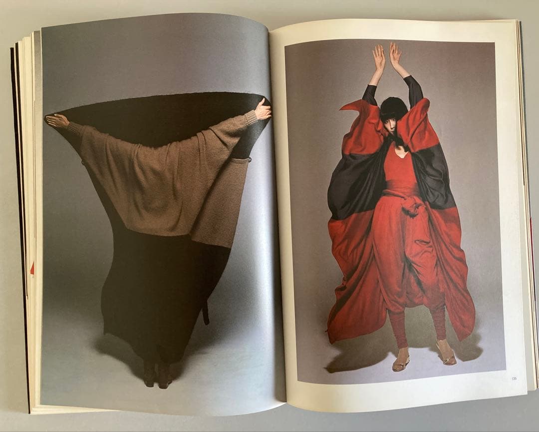 三宅一生の発想と展開 ISSEY MIYAKE East Meets West