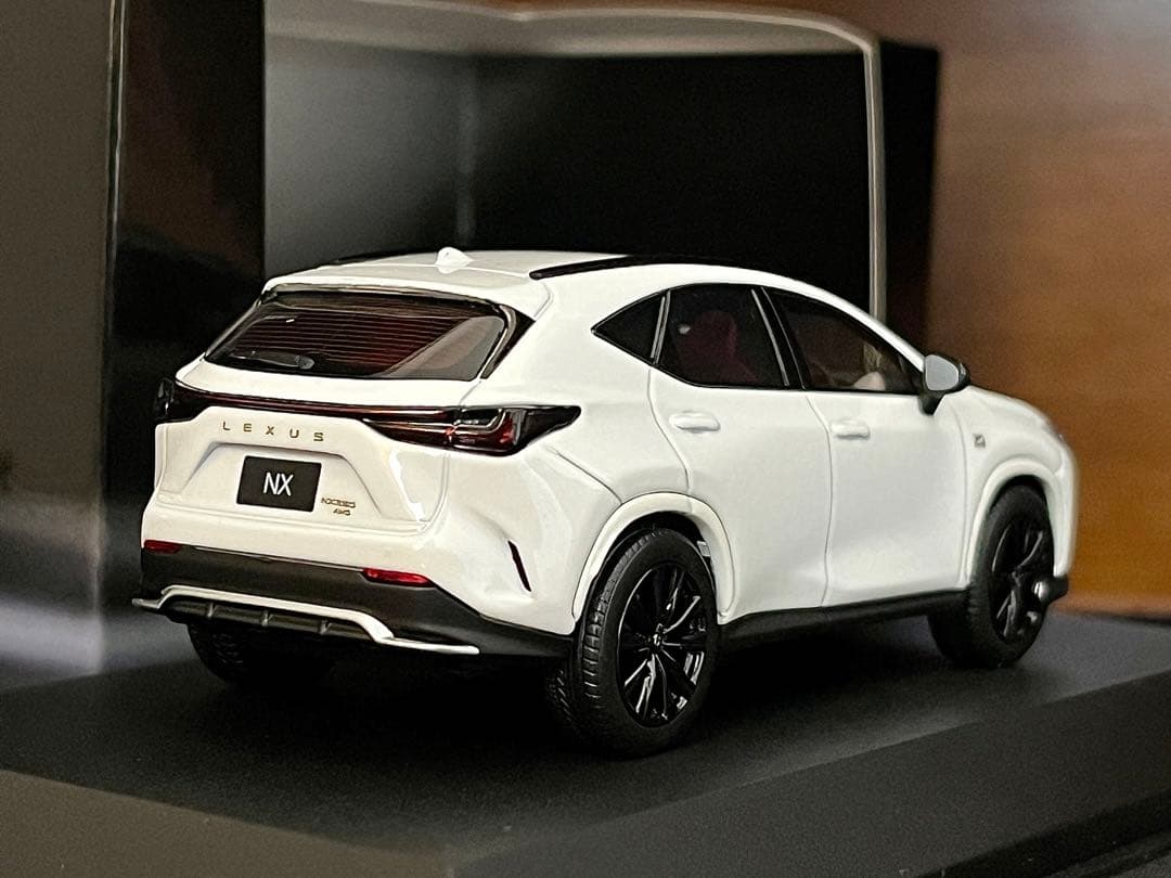1/43 京商 レクサス NX 350h F SPORT ホワイト