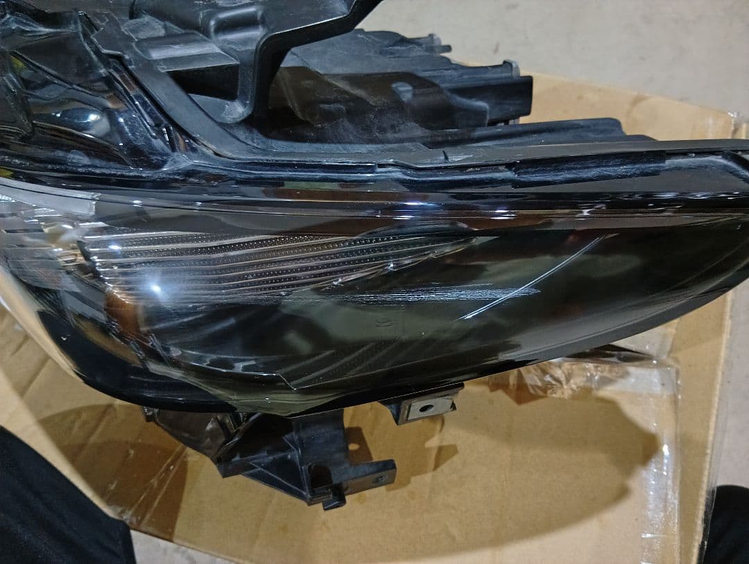 mazda3　マツダ3　左ヘッドランプ ライト　中古　　取付部破損無し　難有り