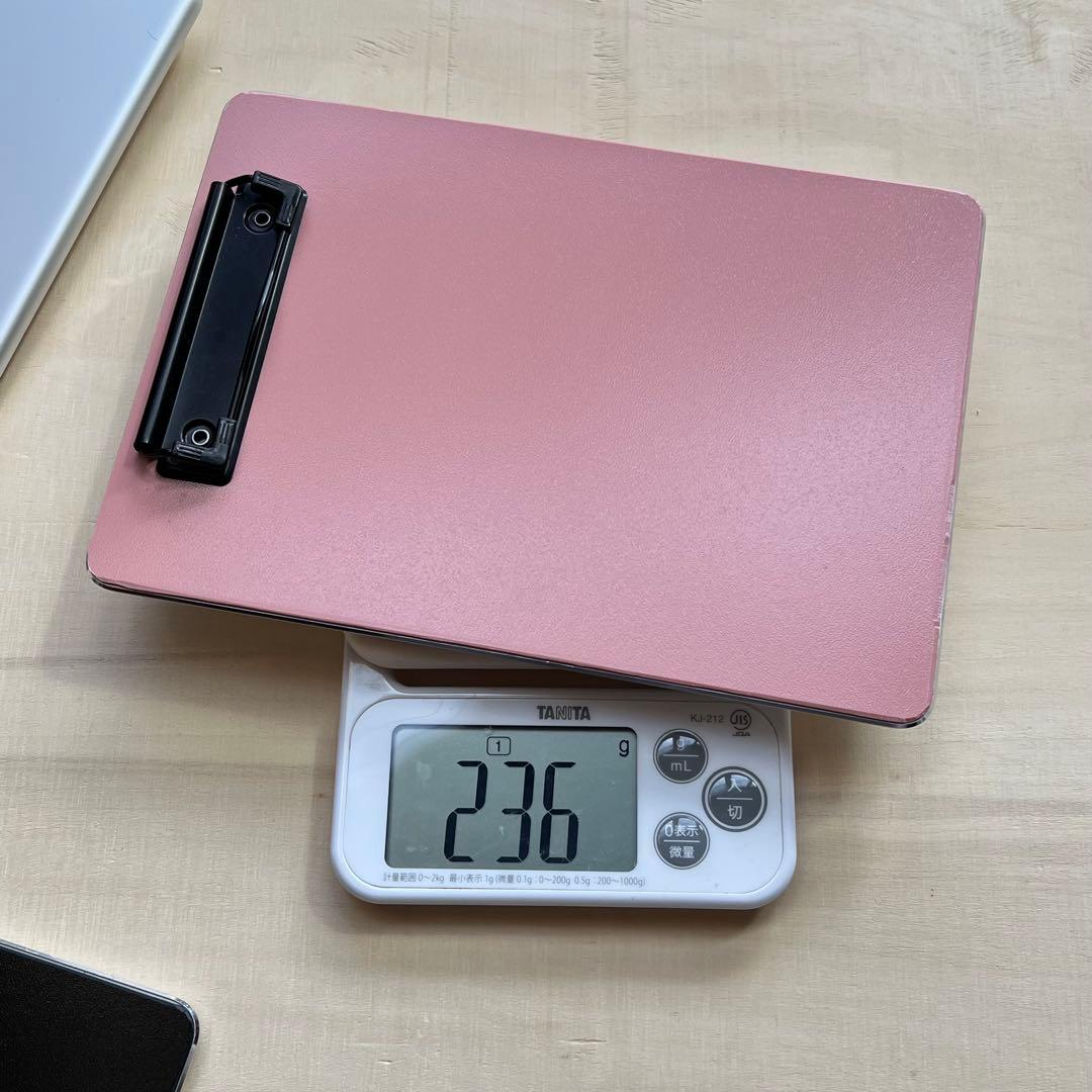 Apple iPadの筐体を使ったクリップボード 2色セット