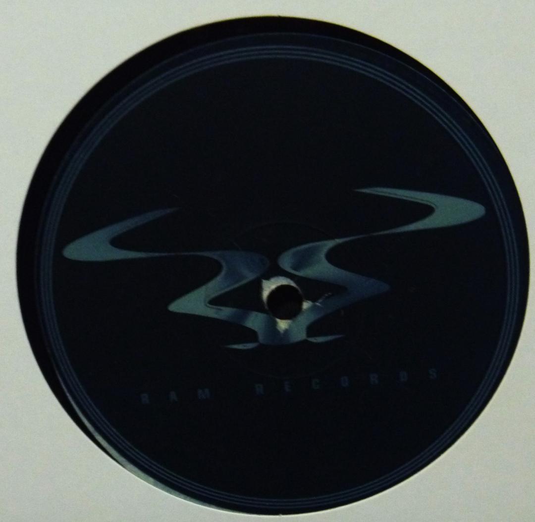 未使用 Shimon & Andy C - Mutation / Genetix