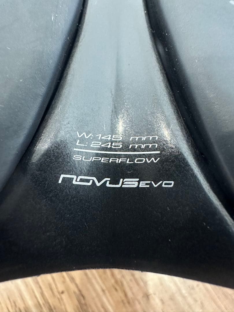 Selle Italia NOVUS EVO サドル 145mm