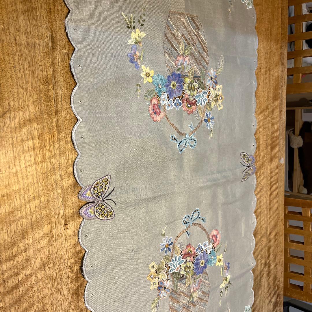 戸塚刺繍作品　テーブルクロス 花かご
