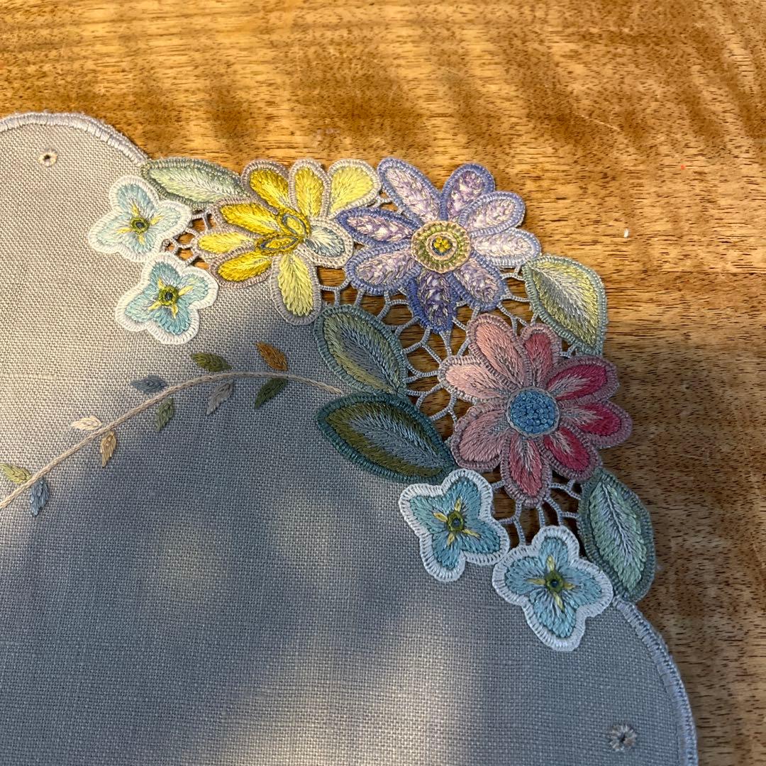 戸塚刺繍作品　テーブルクロス 花かご