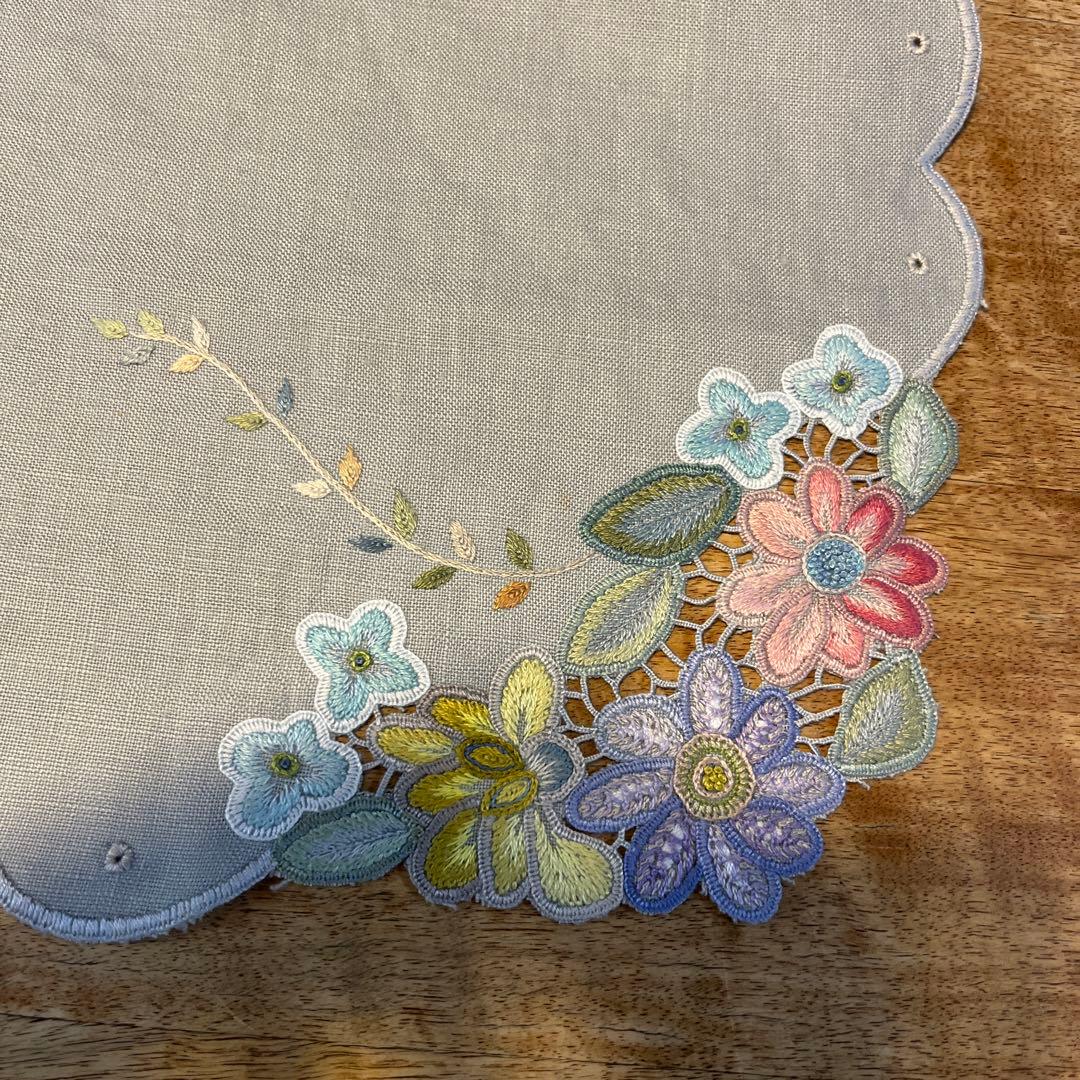 戸塚刺繍作品　テーブルクロス 花かご