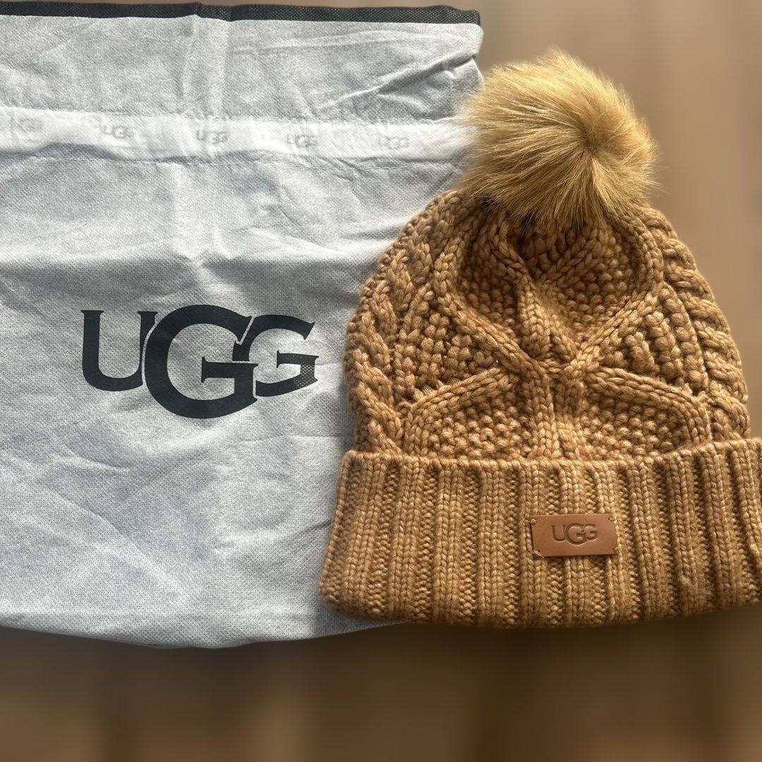 UGG チェスナット ポンポン付きニット帽 O/S