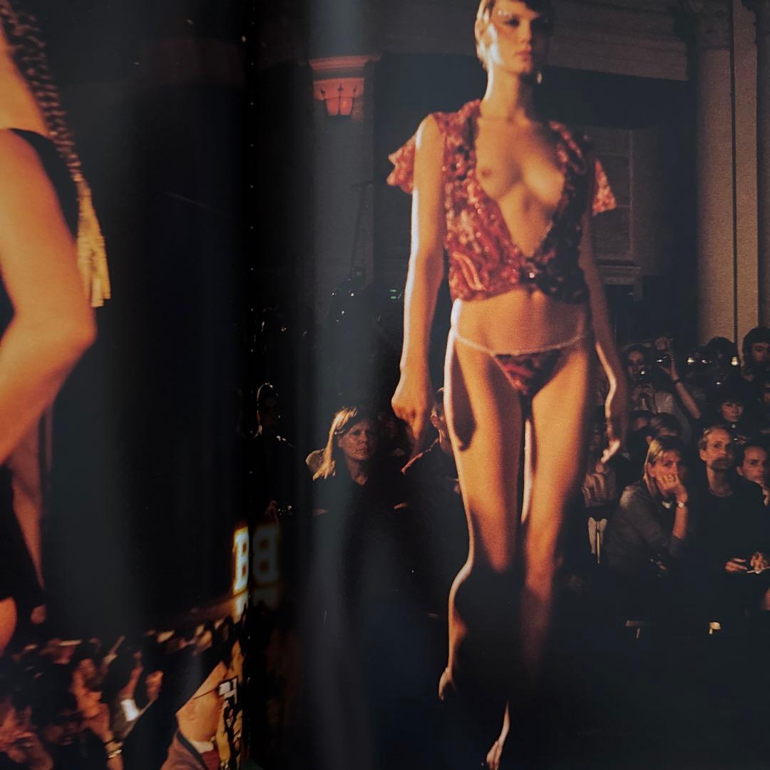 アート・デザイン・音楽 Mario Testino Front Row Back Stage