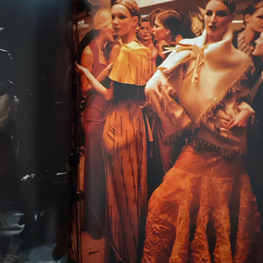 アート・デザイン・音楽 Mario Testino Front Row Back Stage