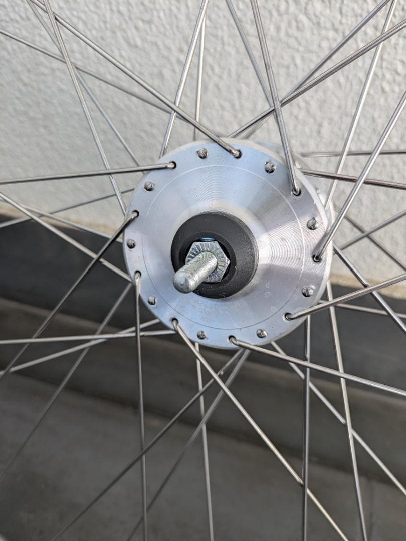 米*也様 2/24削除【新古品】自転車　前輪　27インチ