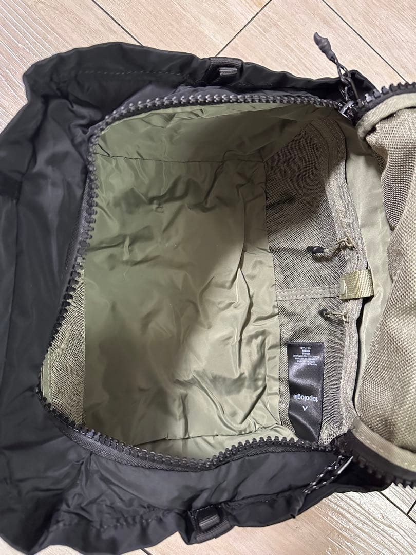 topologie Summit Duffle Small 黒　ストラップ付き