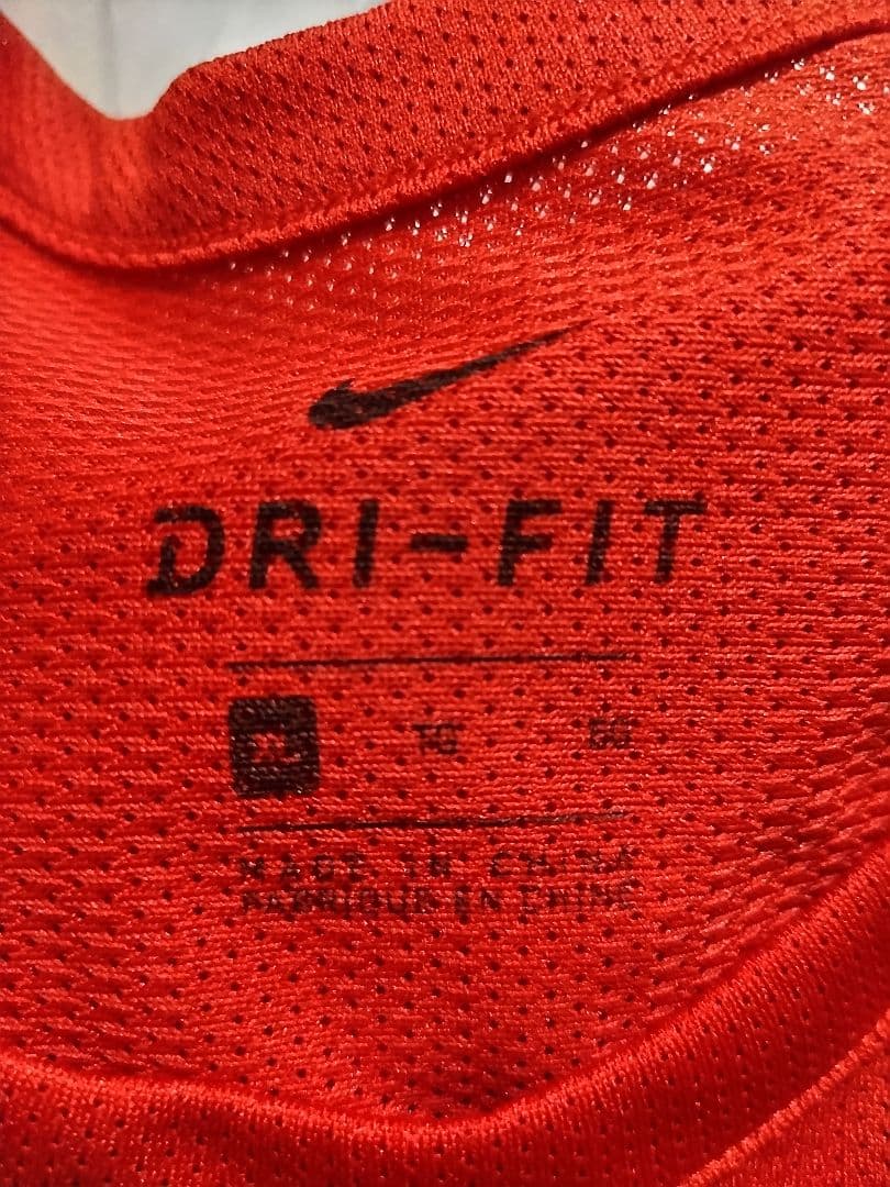 Nike SWOOSH タンクトップ （BV9388-657）