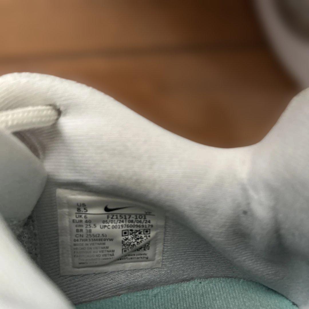 Nike バスケットボールシューズ 女性用 US 8.5