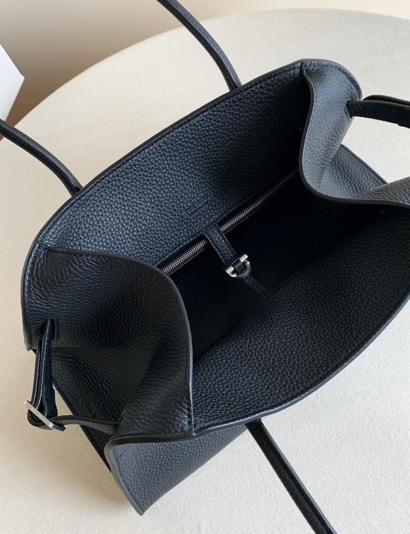 黒のレザーショルダーバッグ【新品】