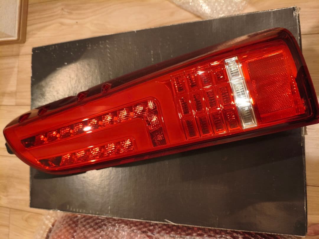 TOM'S LEDテールランプ 2個セット レッド