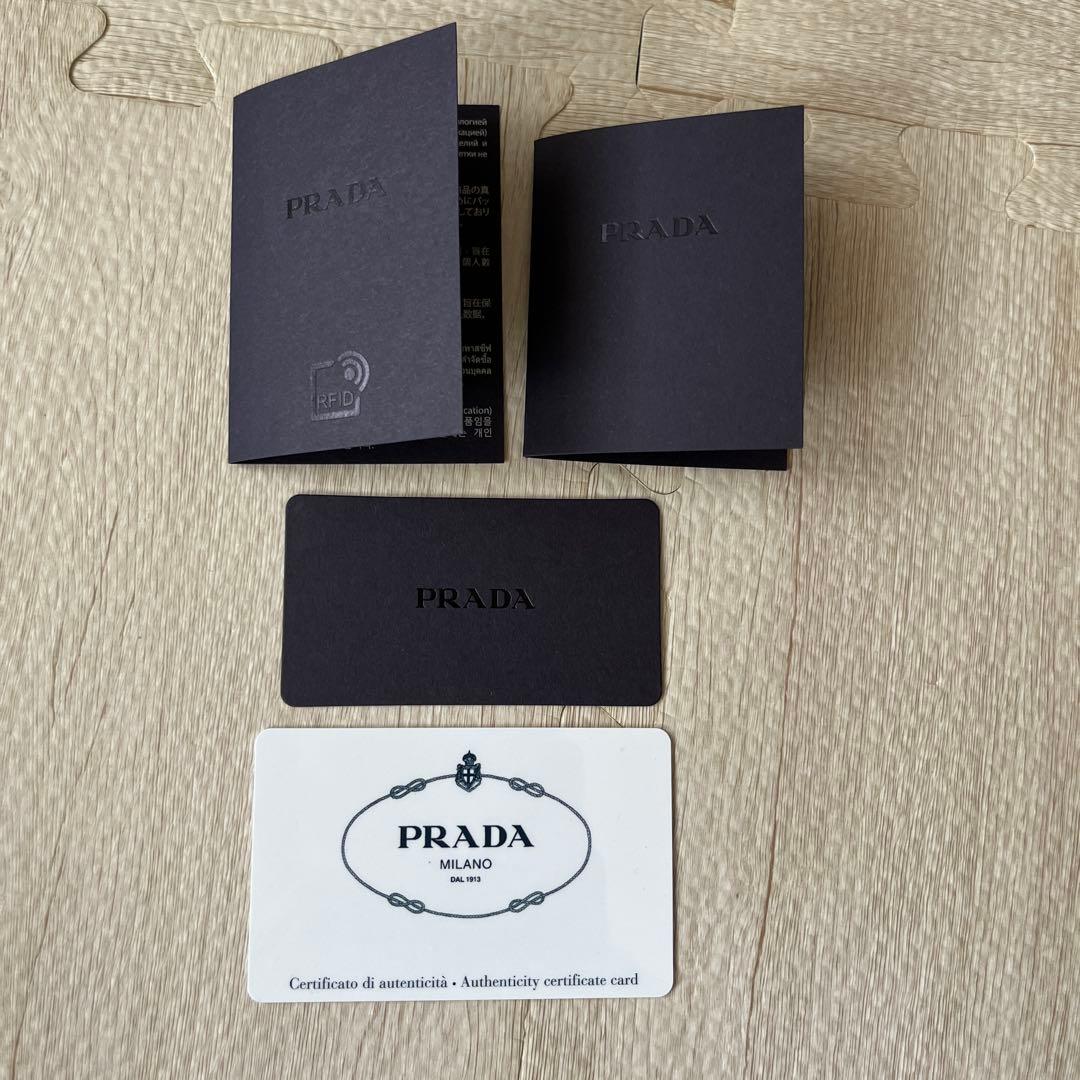 美品！プラダ PRADA キーケース ネロ サフィアーノ レザー メタル 4連