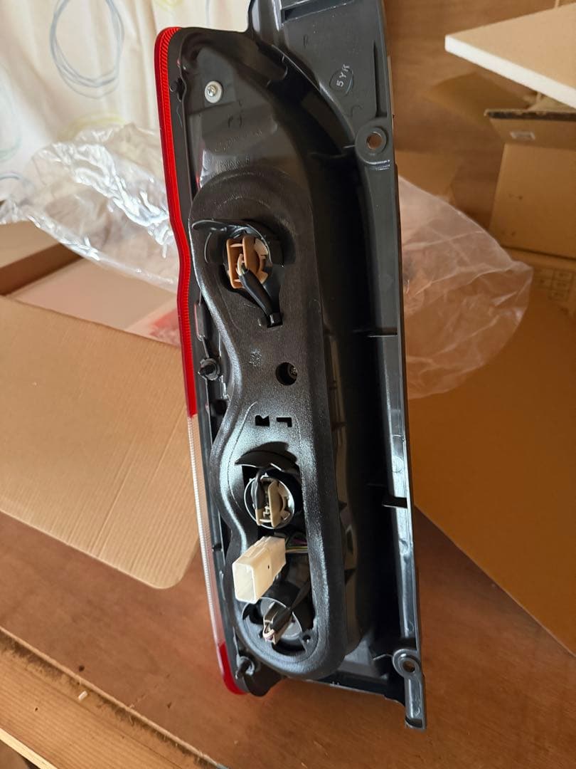 ハイエース純正テールライト　新車外し品